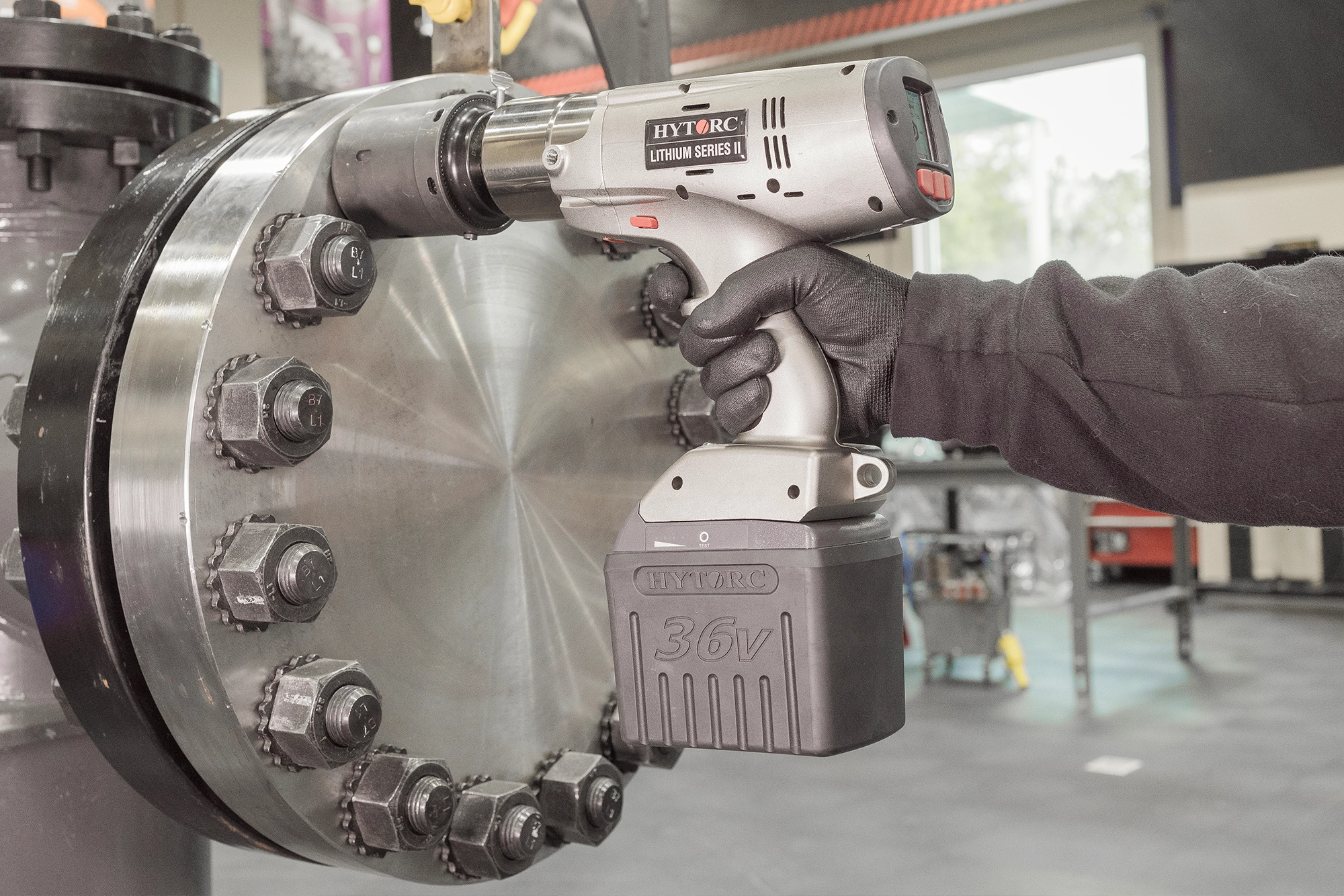 HYTORCトルクレンチ フランジ作業風景